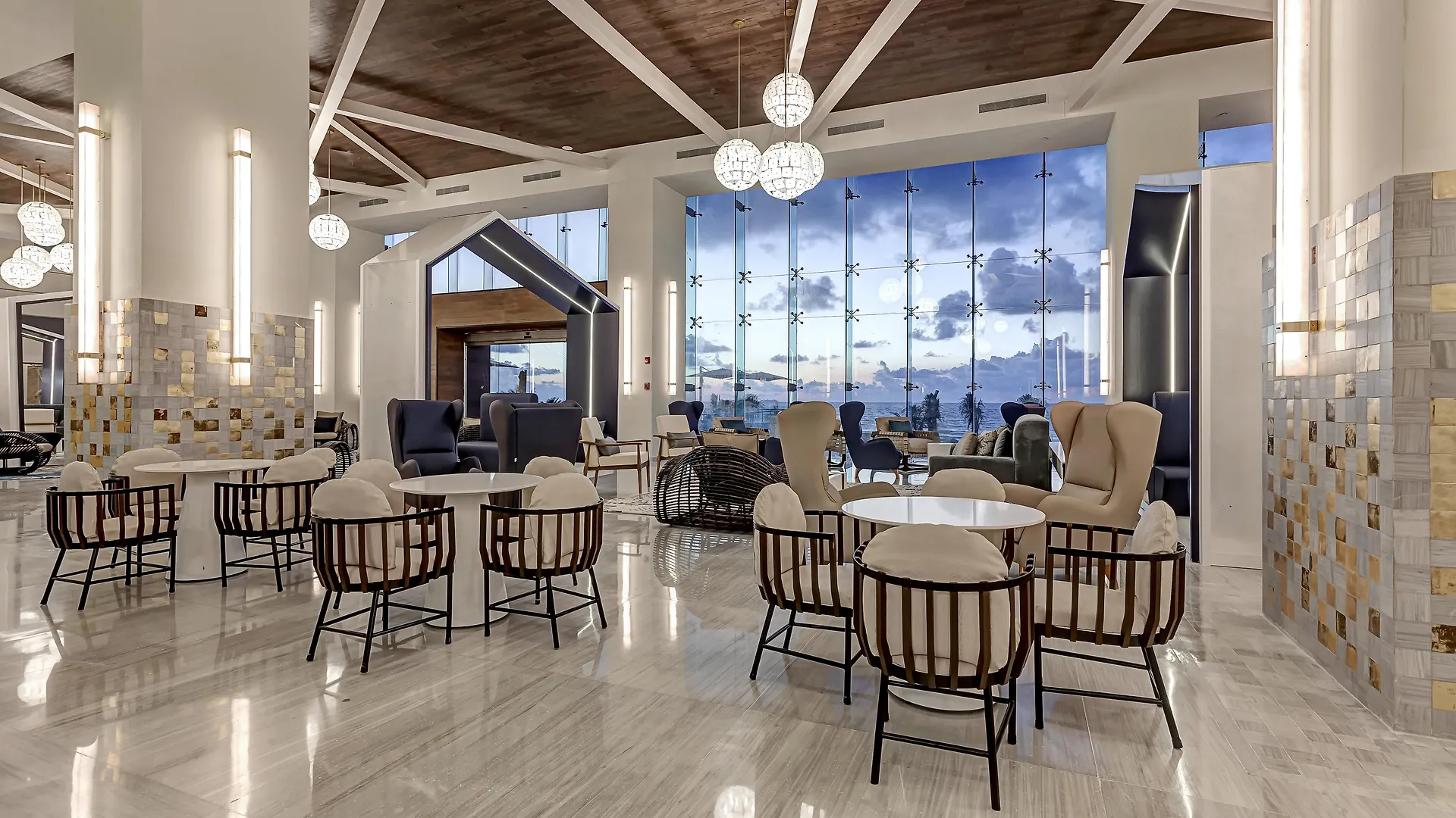 Royalton Chic Cancun, An Autograph Collection All-Inclusive Resort - Adults Only 5*,  Mexiko